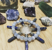 Blue crystal bracelet with crystal points and healing stones